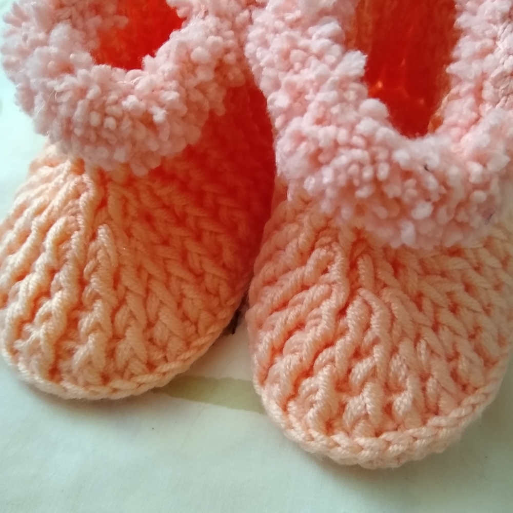 0-6 months pink baby booties  Handmade crochet